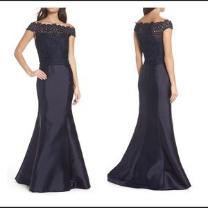 🎈Sale 20% NWOT La Femme Lace & Twill Mermaid Gown